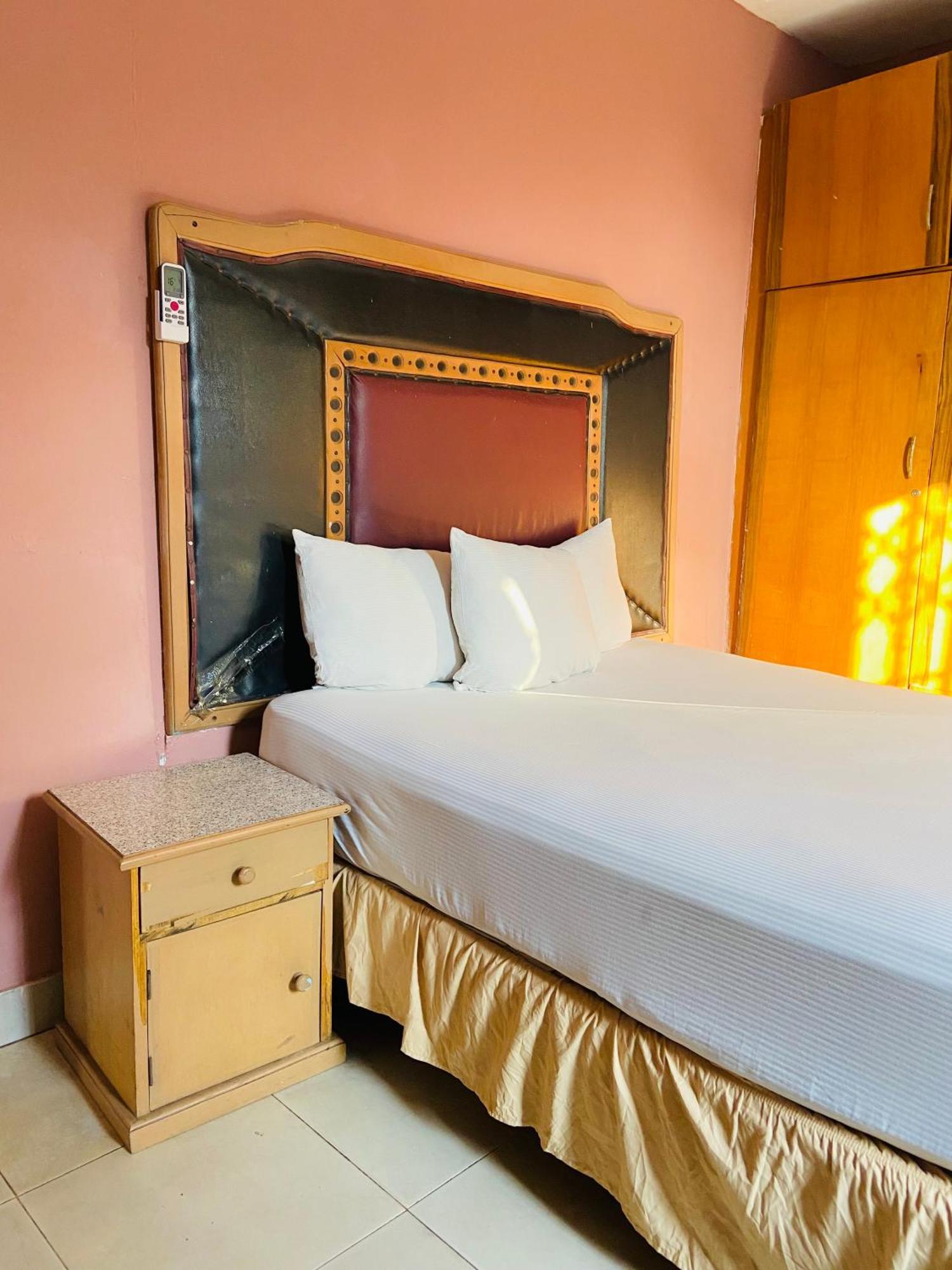 Heaven Gate Hotel Accra Extérieur photo